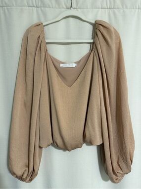 Astr Blush Beige Puff-Sleeve V-Neck Blouse